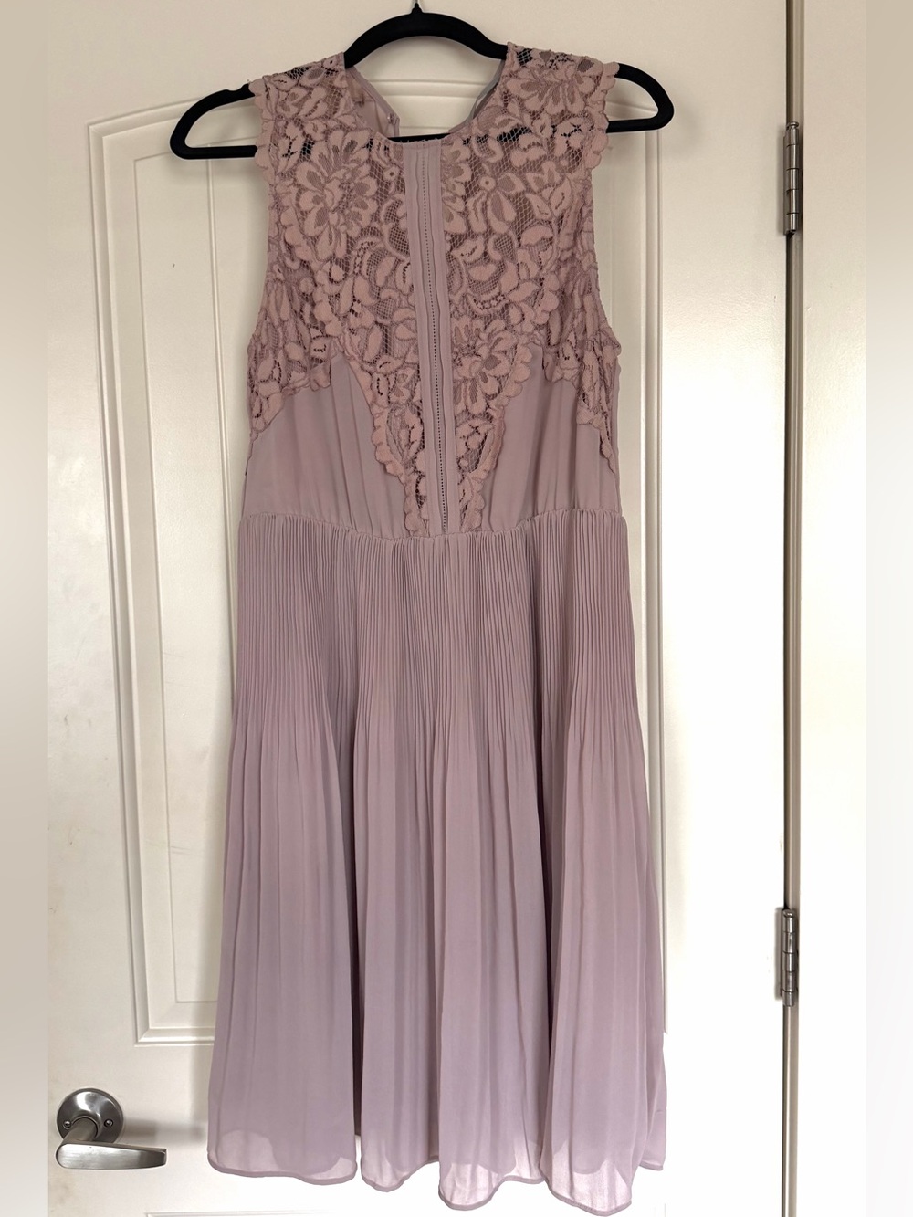 🌹BEAUTIFUL & FEMININE Lace Bodice Pleated Midi Dress in Dusty Mauve